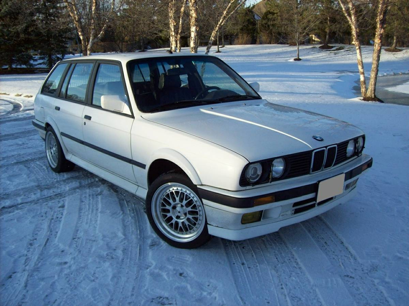 Illustration for article titled For $13,900, Could This 1989 BMW 325IX Touring Be Your Holy Grail?